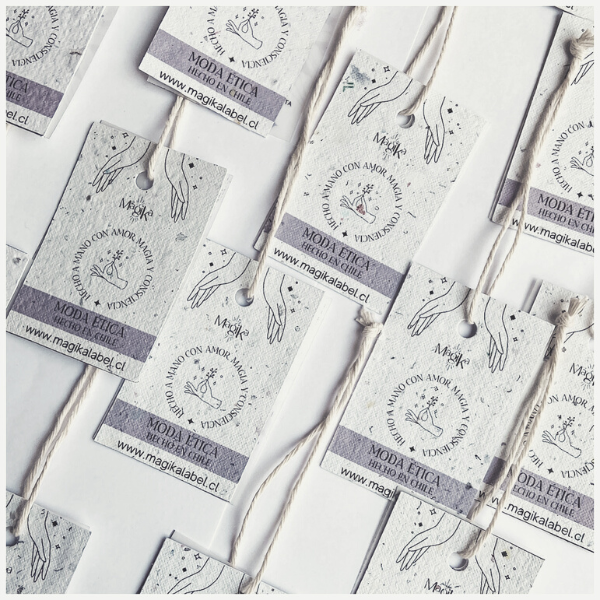Hang tags ecológicos y germinables de nuestra tienda de ropa mujer online.